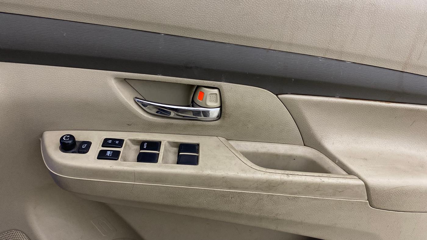 2021 Maruti Ertiga VXI CNG, CNG, Manual, 98,998 km, Driver Side Door Panels Control
