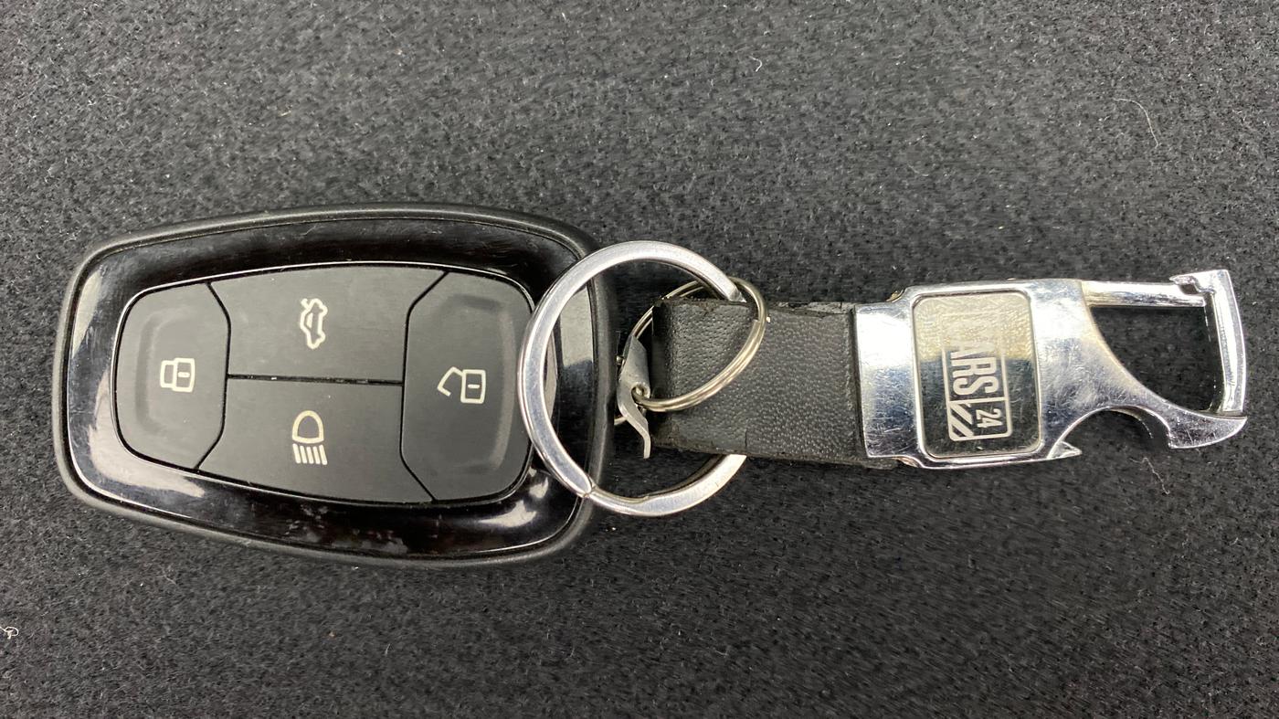 2021 Tata ALTROZ XZ 1.2, Petrol, Manual, 5,950 km, Key Close Up
