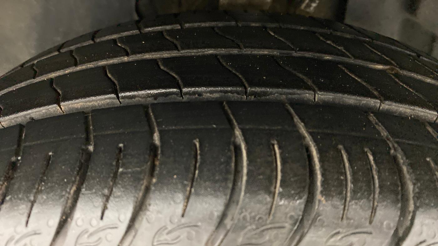 2021 Tata ALTROZ XZ 1.2, Petrol, Manual, 5,950 km, Left Front Tyre Tread