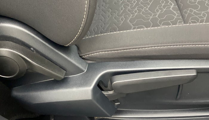 2021 Tata ALTROZ XZ 1.2, Petrol, Manual, 5,950 km, Driver Side Adjustment Panel