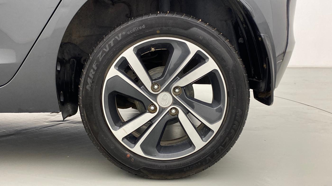 2021 Tata ALTROZ XZ 1.2, Petrol, Manual, 5,950 km, Left Rear Wheel