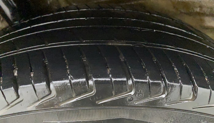 2021 Maruti New Wagon-R 1.0 Lxi (o) cng, CNG, Manual, 51,968 km, Right Front Tyre Tread