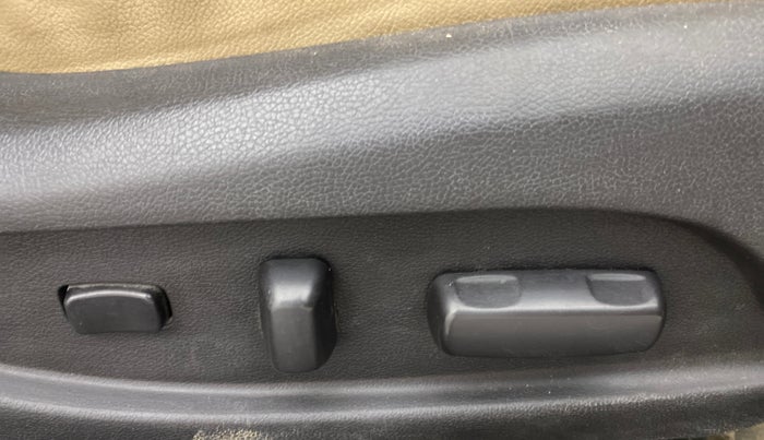 2012 Hyundai Sonata 2.4 GDI MT, Petrol, Manual, 53,283 km, Driver Side Adjustment Panel