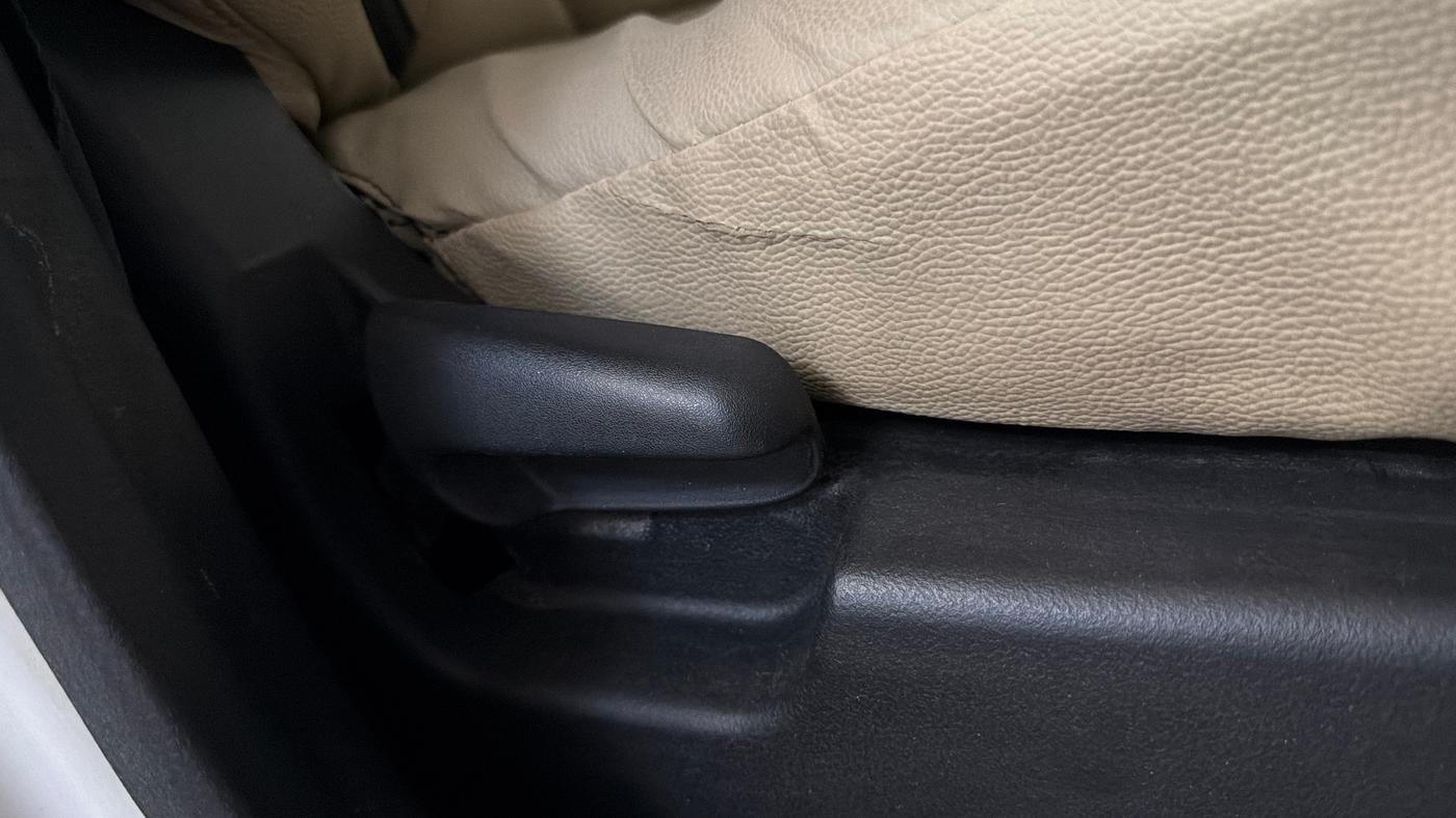 2015 Maruti Wagon R 1.0 LXI, Petrol, Manual, 88,867 km, Driver Side Adjustment Panel