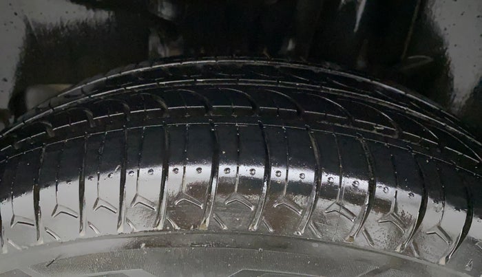 2018 Maruti Swift VXI AMT, Petrol, Automatic, 1,02,685 km, Left Rear Tyre Tread