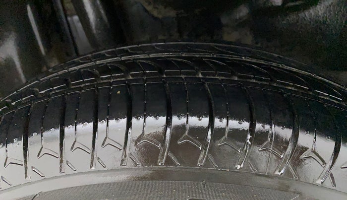 2018 Maruti Swift VXI AMT, Petrol, Automatic, 1,02,685 km, Right Rear Tyre Tread