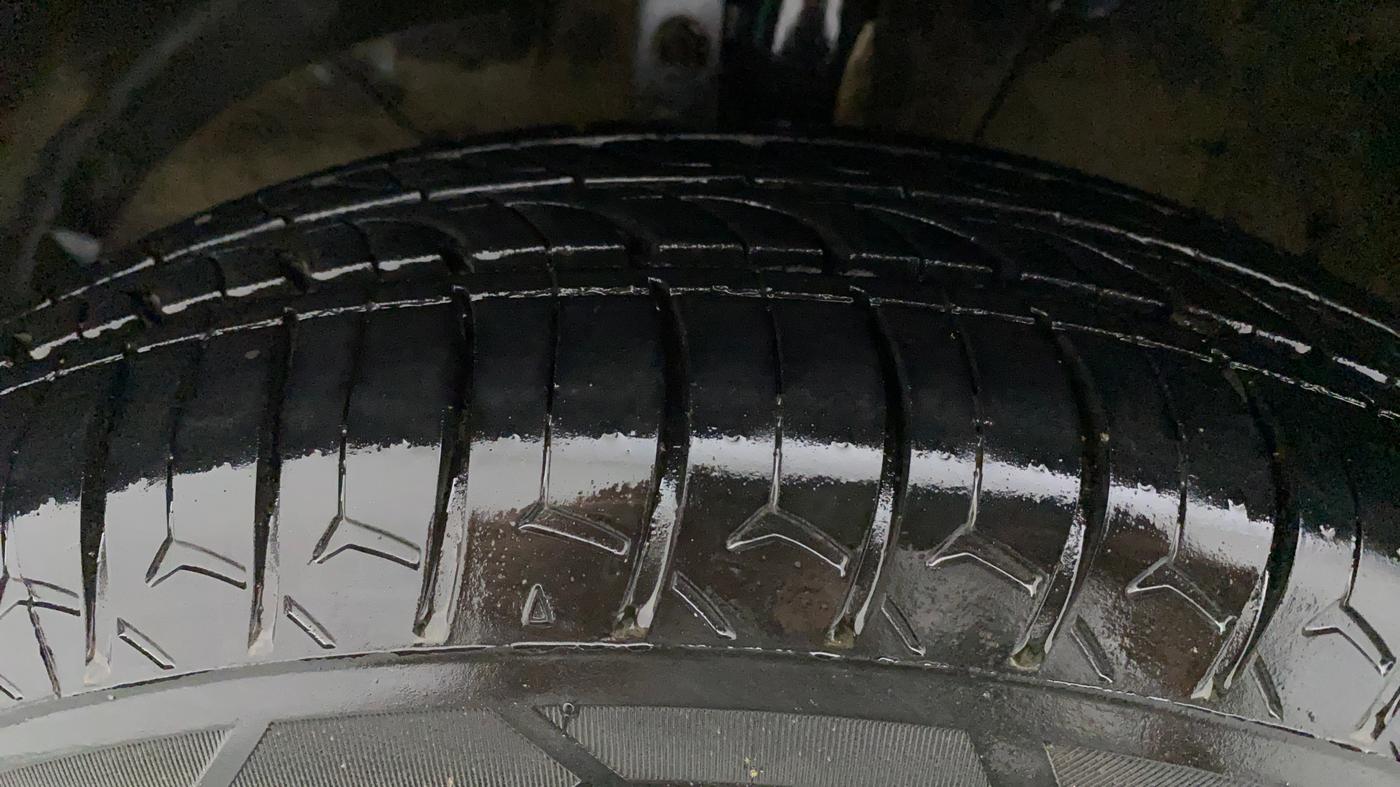 2018 Maruti Swift VXI AMT, Petrol, Automatic, 1,02,685 km, Left Front Tyre Tread