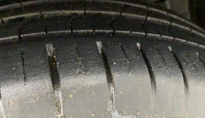 2017 Maruti Baleno ALPHA PETROL 1.2, Petrol, Manual, 13,053 km, Right Front Tyre Tread