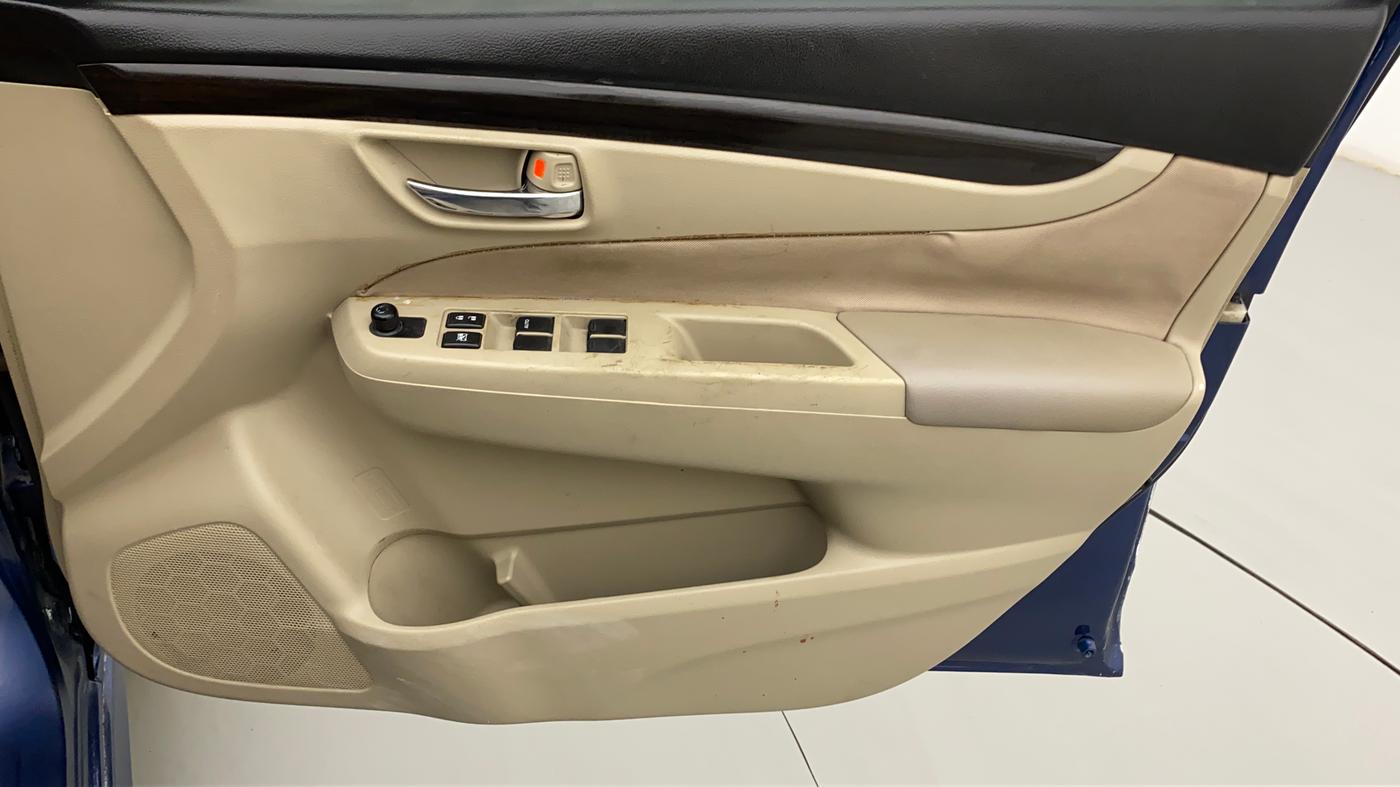 2017 Maruti Ciaz SIGMA 1.4 MT PETROL, Petrol, Manual, 40,404 km, Driver Side Door Panels Control