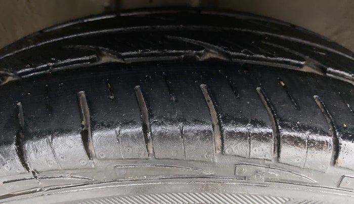 2014 Maruti Alto 800 LXI, Petrol, Manual, 34,203 km, Right Front Tyre Tread