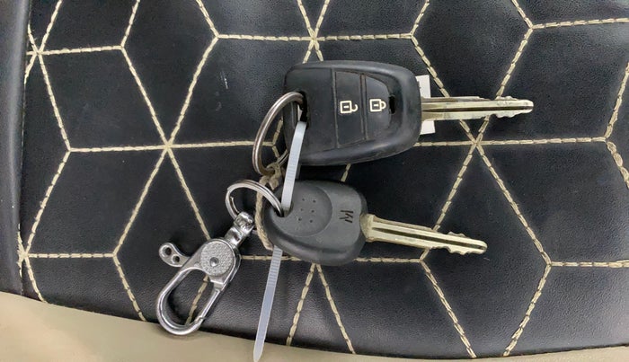 2015 Hyundai Grand i10 SPORTZ 1.2 KAPPA VTVT, Petrol, Manual, 51,607 km, Key Close Up