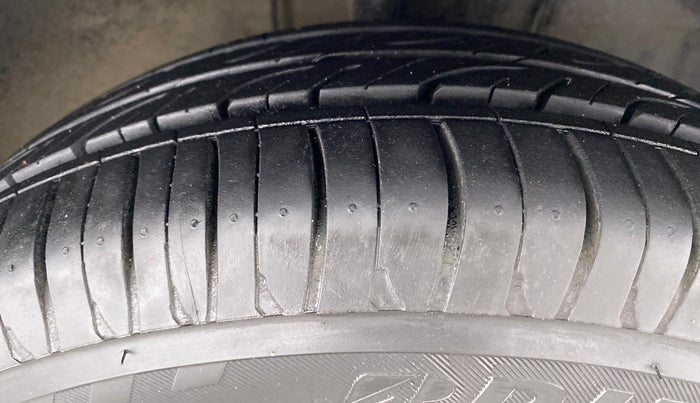 2013 Toyota Etios Liva GD, Diesel, Manual, 48,416 km, Right Front Tyre Tread