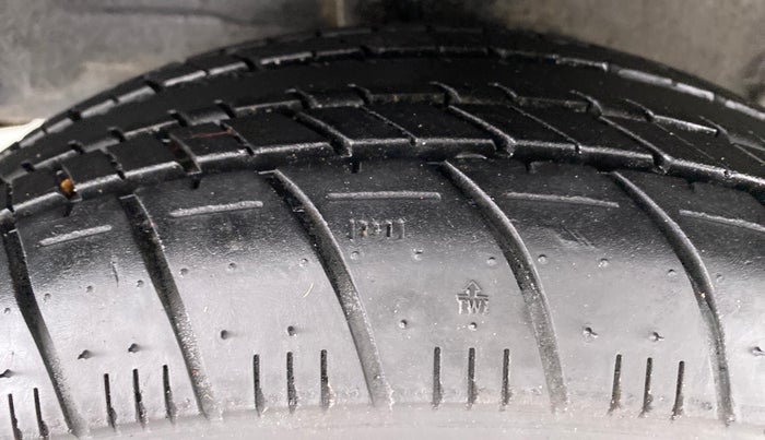 2013 Toyota Etios Liva GD, Diesel, Manual, 48,416 km, Right Rear Tyre Tread