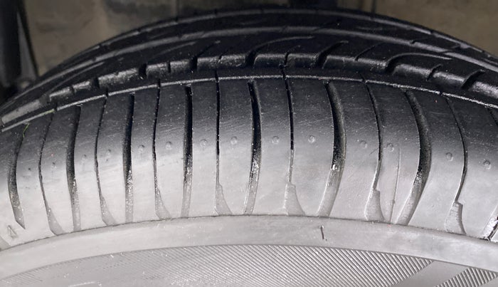 2013 Toyota Etios Liva GD, Diesel, Manual, 48,416 km, Left Front Tyre Tread