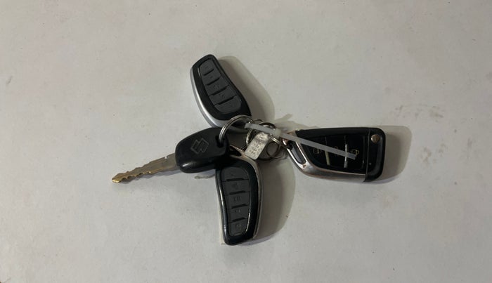 2019 Maruti Swift LXI, Petrol, Manual, 83,764 km, Key Close Up