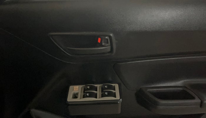 2019 Maruti Swift LXI, Petrol, Manual, 83,764 km, Driver Side Door Panels Control