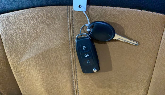 2018 Tata Tiago XZ PETROL, Petrol, Manual, 13,866 km, Key Close Up