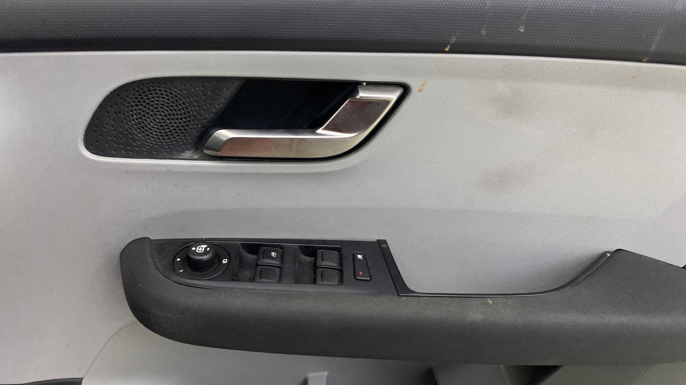 2021 Tata ALTROZ XZ PETROL, Petrol, Manual, 14,367 km, Driver Side Door Panels Control