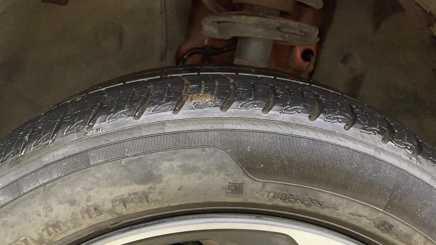 2021 Tata ALTROZ XZ PETROL, Petrol, Manual, 14,367 km, Left Front Tyre Tread