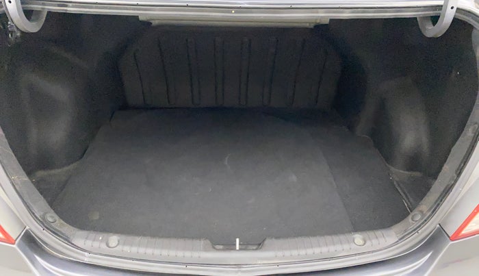 2012 Hyundai Verna FLUIDIC 1.6 VTVT EX, Petrol, Manual, 37,757 km, Boot Inside