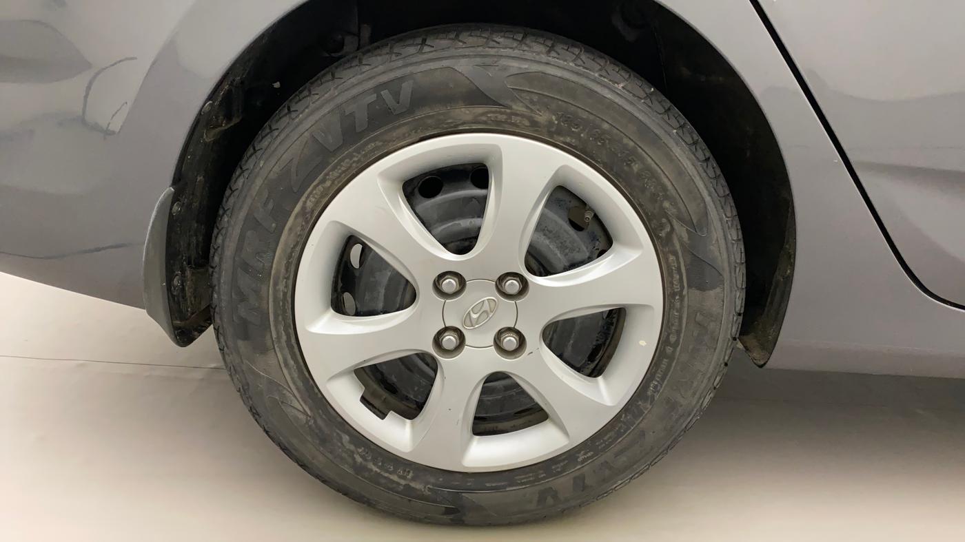 2012 Hyundai Verna FLUIDIC 1.6 VTVT EX, Petrol, Manual, 37,757 km, Right Rear Wheel