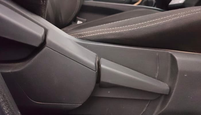 2022 Renault Kiger RXT (O) MT, Petrol, Manual, 77,488 km, Driver Side Adjustment Panel
