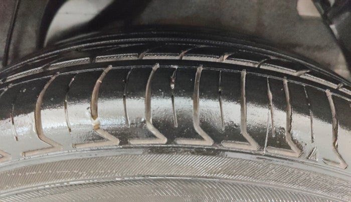 2013 Hyundai i20 SPORTZ 1.2, Petrol, Manual, 68,998 km, Left Rear Tyre Tread