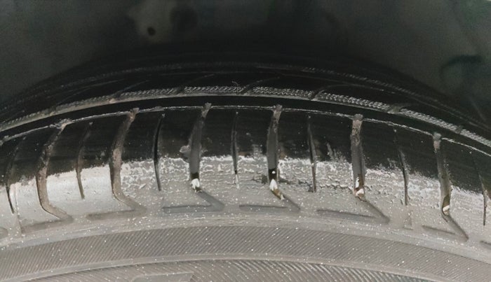 2013 Hyundai i20 SPORTZ 1.2, Petrol, Manual, 68,998 km, Right Front Tyre Tread