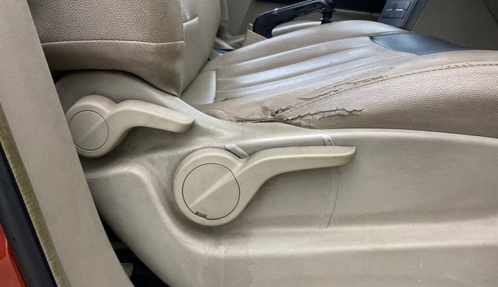 2016 Mahindra XUV500 W6, Diesel, Manual, 1,29,634 km, Driver Side Adjustment Panel