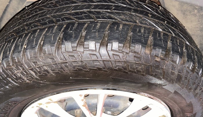 2016 Mahindra XUV500 W6, Diesel, Manual, 1,29,634 km, Left Front Tyre Tread