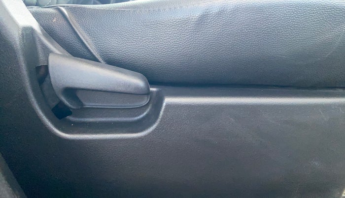 2017 Maruti Wagon R 1.0 VXI AMT, Petrol, Automatic, 27,381 km, Driver Side Adjustment Panel