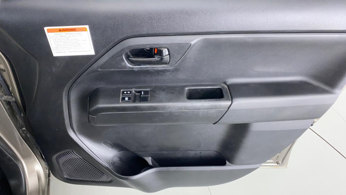 2020 Maruti New Wagon-R LXI CNG 1.0 L, CNG, Manual, 57,715 km, Driver Side Door Panels Control