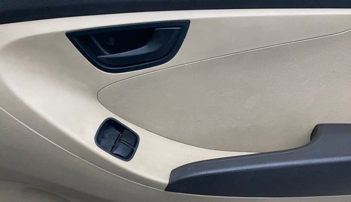 2015 Hyundai Eon ERA +, Petrol, Manual, 46,782 km, Driver Side Door Panels Control