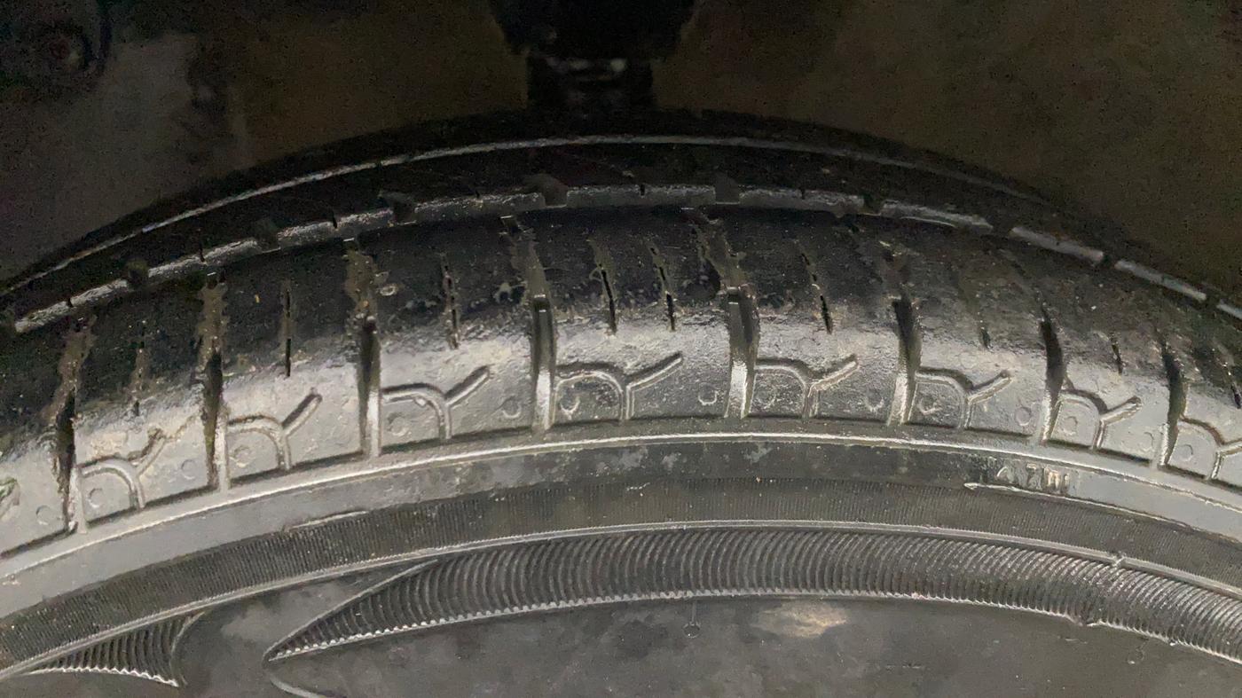 2015 Hyundai Eon ERA +, Petrol, Manual, 46,782 km, Left Front Tyre Tread