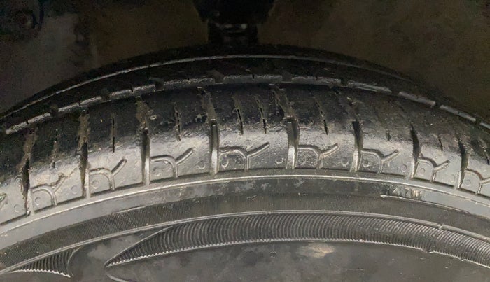 2015 Hyundai Eon ERA +, Petrol, Manual, 46,782 km, Left Front Tyre Tread