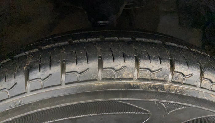 2015 Hyundai Eon ERA +, Petrol, Manual, 46,782 km, Right Front Tyre Tread