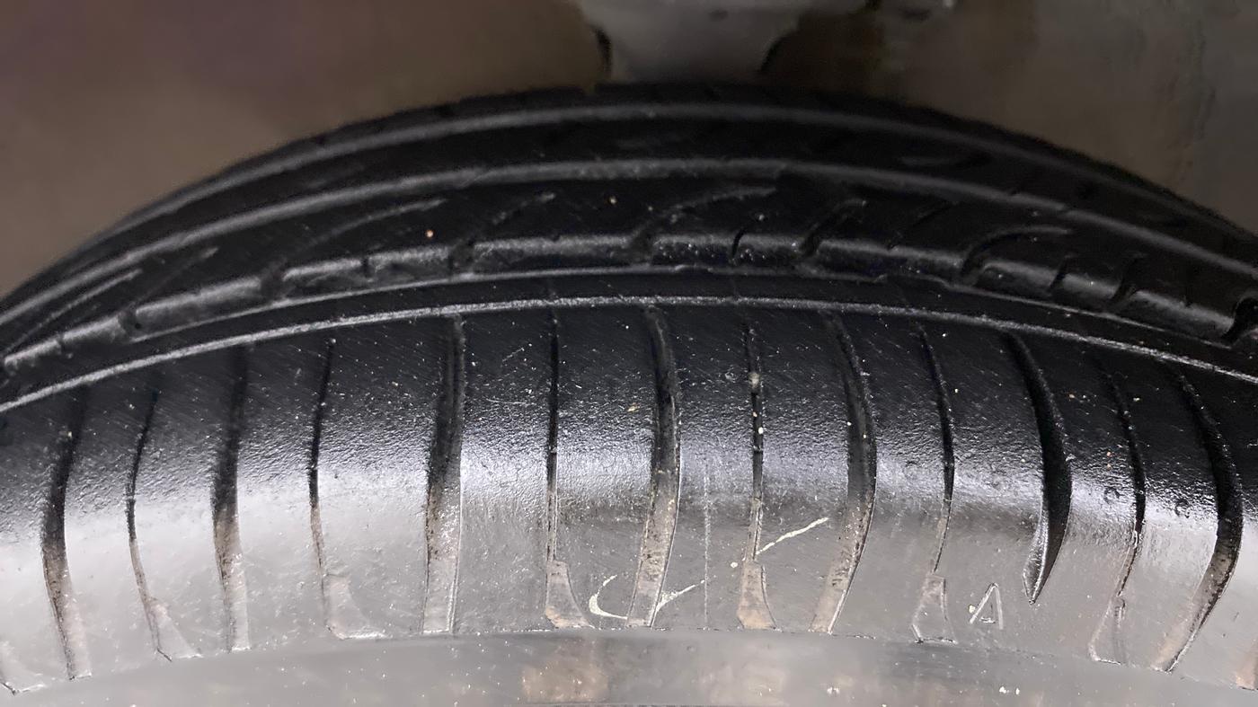 2014 Maruti Alto K10 VXI P, Petrol, Manual, 35,591 km, Left Front Tyre Tread
