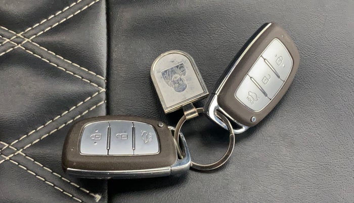 2023 Hyundai AURA SX 1.2 CNG, CNG, Manual, 1,19,674 km, Key Close Up