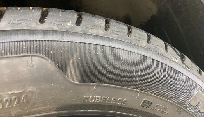 2023 Hyundai AURA SX 1.2 CNG, CNG, Manual, 1,19,674 km, Right Front Tyre Tread