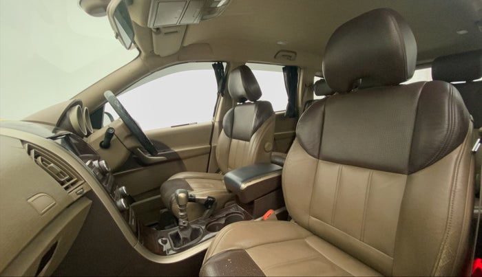 2014 Mahindra XUV500 W8, Diesel, Manual, 72,291 km, Right Side Front Door Cabin