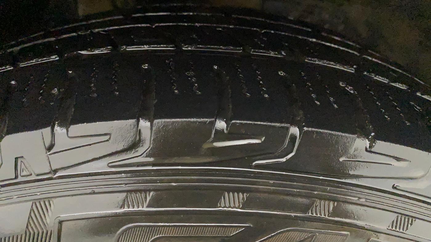 2014 Mahindra XUV500 W8, Diesel, Manual, 72,291 km, Left Rear Tyre Tread