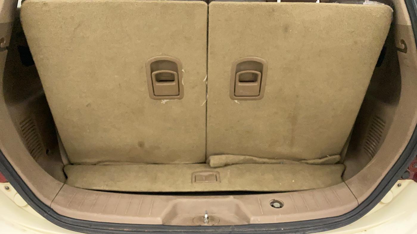 2014 Mahindra XUV500 W8, Diesel, Manual, 72,291 km, Boot Inside