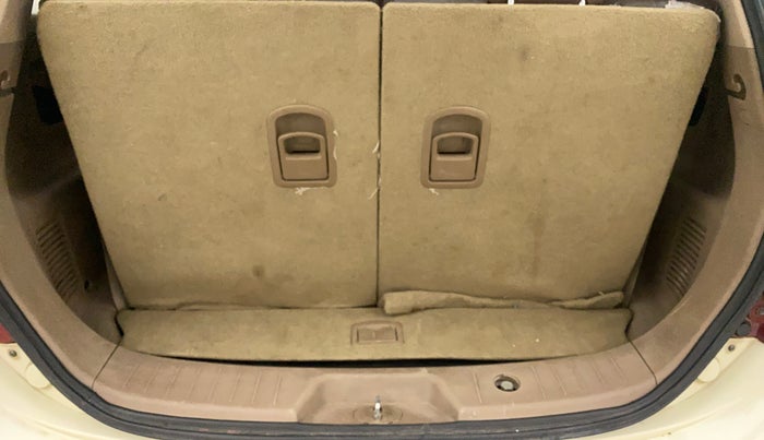 2014 Mahindra XUV500 W8, Diesel, Manual, 72,291 km, Boot Inside