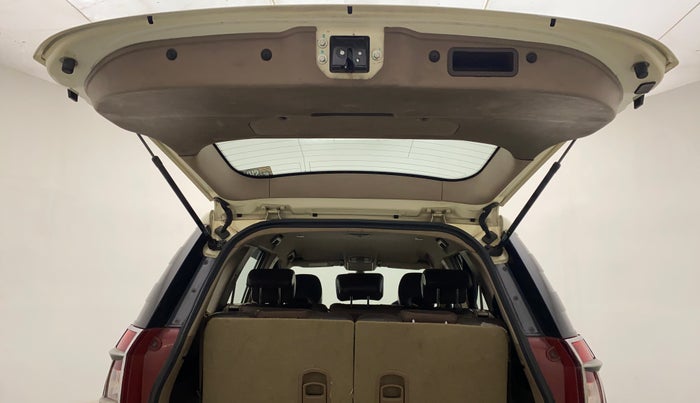 2014 Mahindra XUV500 W8, Diesel, Manual, 72,291 km, Boot Door Open