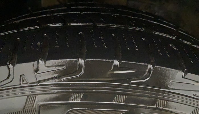 2014 Mahindra XUV500 W8, Diesel, Manual, 72,291 km, Right Front Tyre Tread