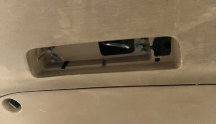 2014 Mahindra XUV500 W8, Diesel, Manual, 72,291 km, Dicky (Boot door) - Boot space light has minor damage