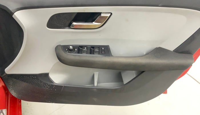2021 Tata ALTROZ XZ PETROL, Petrol, Manual, 61,775 km, Driver Side Door Panels Control