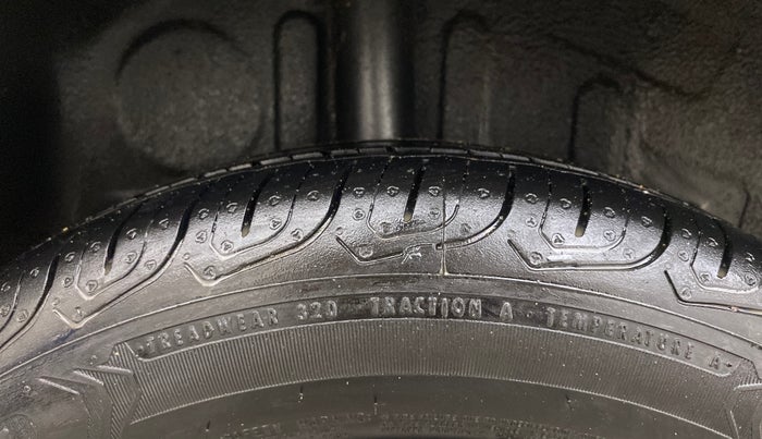 2013 Toyota Etios G, Petrol, Manual, 93,954 km, Right Rear Tyre Tread