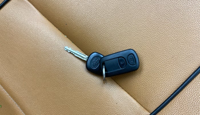 2013 Toyota Etios G, Petrol, Manual, 93,954 km, Key Close Up