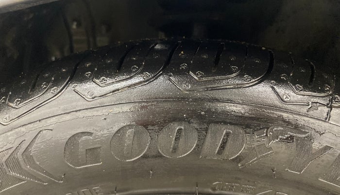 2013 Toyota Etios G, Petrol, Manual, 93,954 km, Left Front Tyre Tread